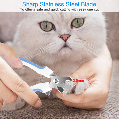 Close-up of clipper blade near a cat's nail highlighting stainless steel blade and 2.5mm guide
